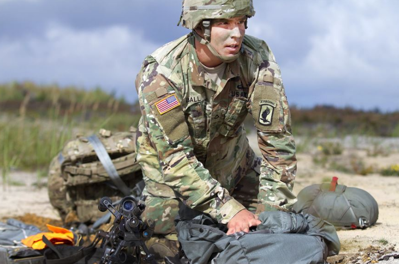 Parachutist gathers his parachute after airborne operation. (Photo by PFC James Dutkavich, Sep 12, 2016)