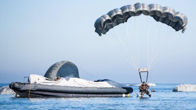 Operators from Special Operations Command Europe (SOCEUR) conduct a training Water Jump (photo SOCEUR 2016)