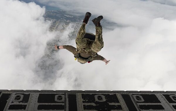 Pararescueman Halo Jump